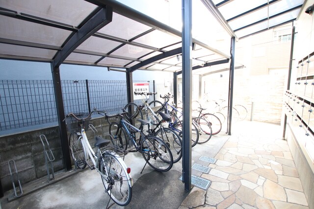 物件外観写真6　(★屋根付駐輪場★（空き状況・使用料等詳細はご確認下さい）)