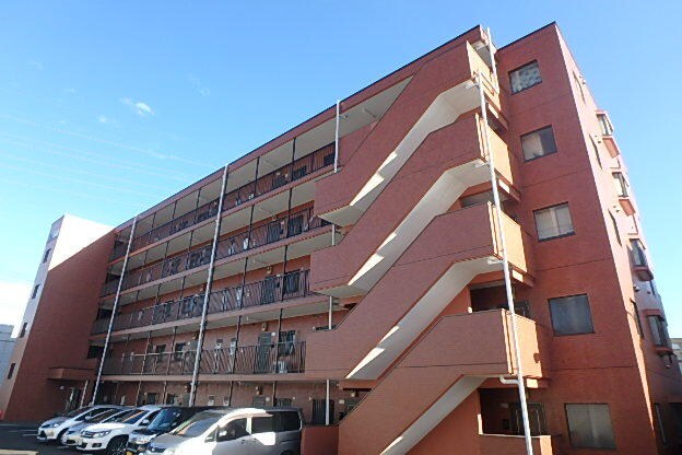 物件外観写真2　(★鉄筋コンクリート造　5階建て★)