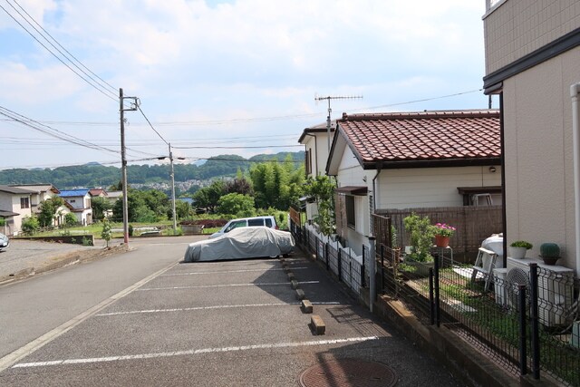 物件外観写真4　(駐車場（空き要確認）)