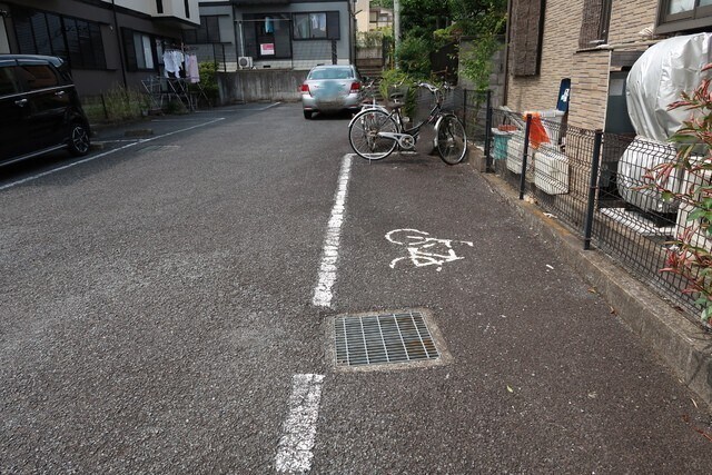 物件外観写真5　(駐輪場)