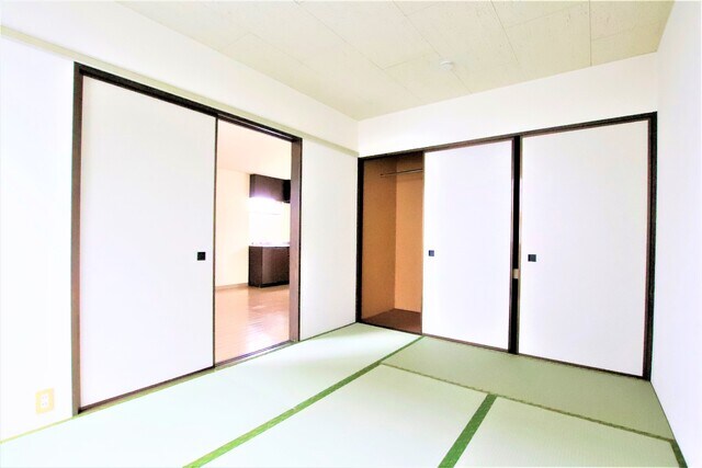 物件内観写真21　(6帖和室☆彡)