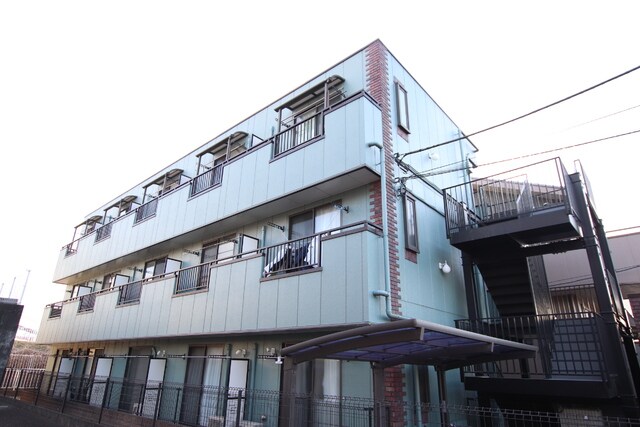 物件外観写真1　(★「万願寺」駅徒歩４分　インターネット無料★)