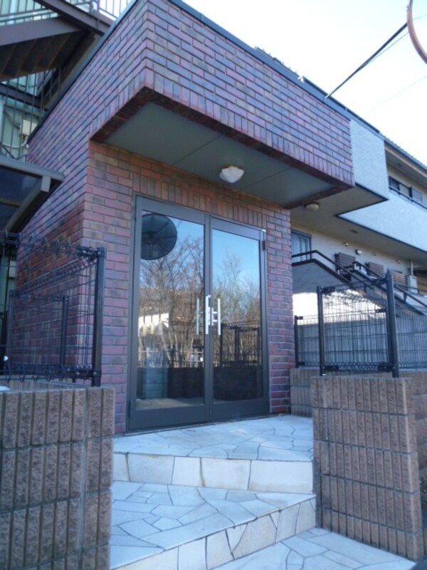 エントランス(★レンガタイル貼りのおしゃれなエントランス★)