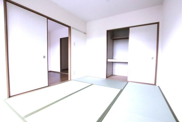 物件内観写真7　(和室6帖♪)