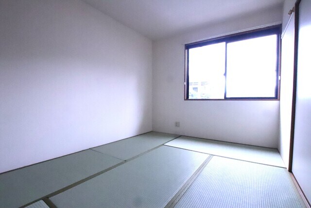 物件内観写真9　(6帖の和室♪)