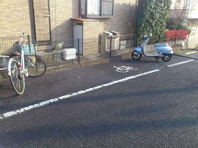 物件外観写真4　(駐輪場)