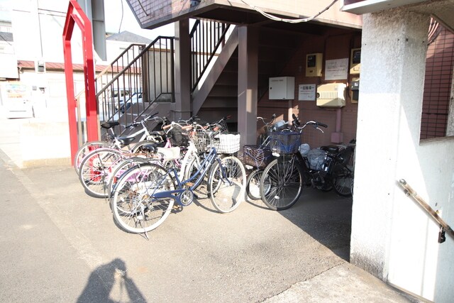 物件外観写真5　(駐輪スペース♪)