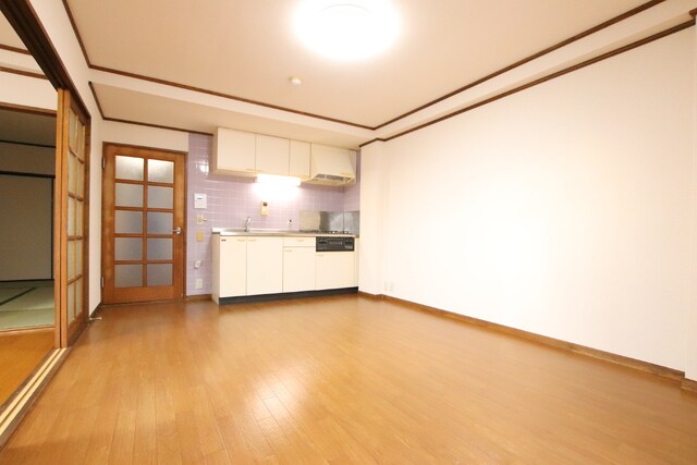 物件内観写真11　(※照明は残地となります。)