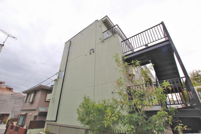 物件外観写真1　(鉄骨造マンションタイプです。)