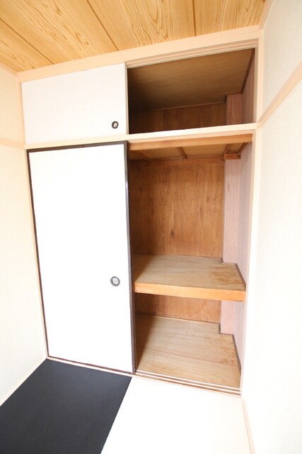 物件内観写真16　(★奥行が嬉しい押入収納★)