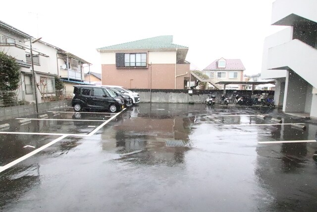 物件外観写真4　(駐車場（要空確認）)