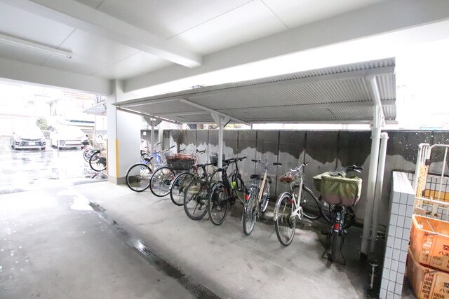 物件外観写真6　(駐輪場)