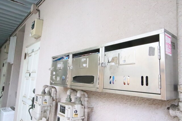 物件外観写真2　(1F集合ポスト)