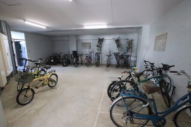 物件外観写真6　(駐輪場)