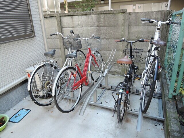 物件外観写真4　(駐輪場)