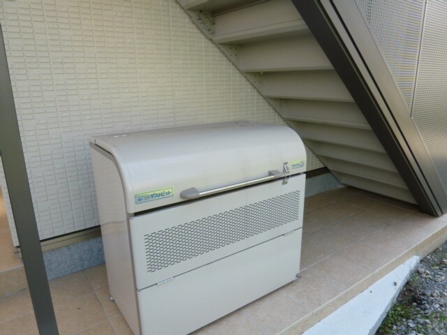 物件外観写真5　(ゴミ置場)