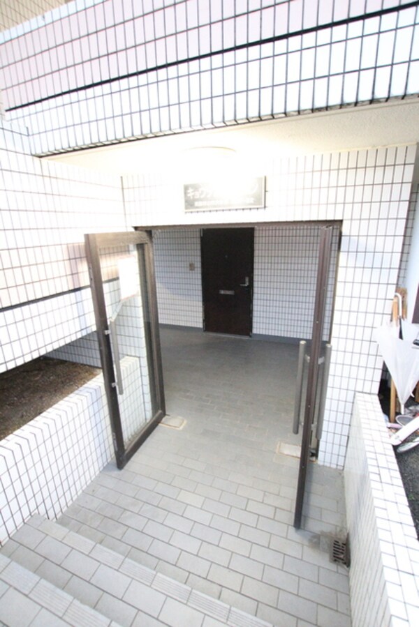 エントランス(建物入り口)