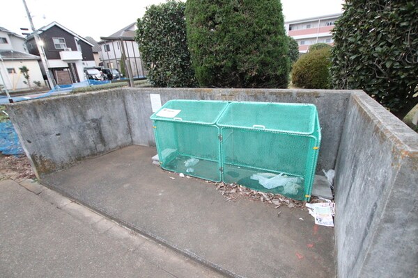 共用設備(ゴミ置き場)
