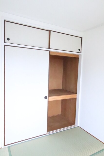 物件内観写真29　(和室の収納です！)