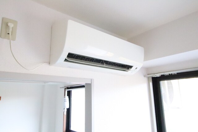 物件内観写真18　(洋室のエアコン設置済みです♪)