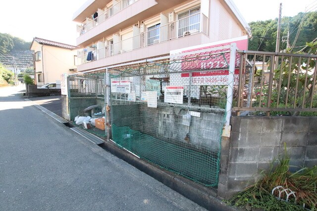 物件外観写真6　(敷地内ゴミ置場)