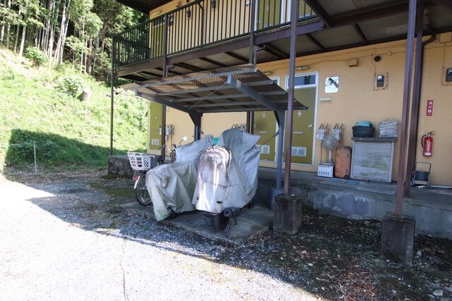 物件外観写真5　(駐輪場です♪)