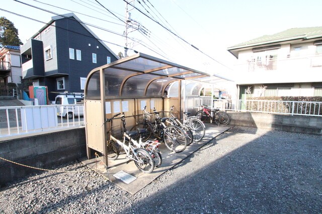 物件外観写真4　(駐輪場)
