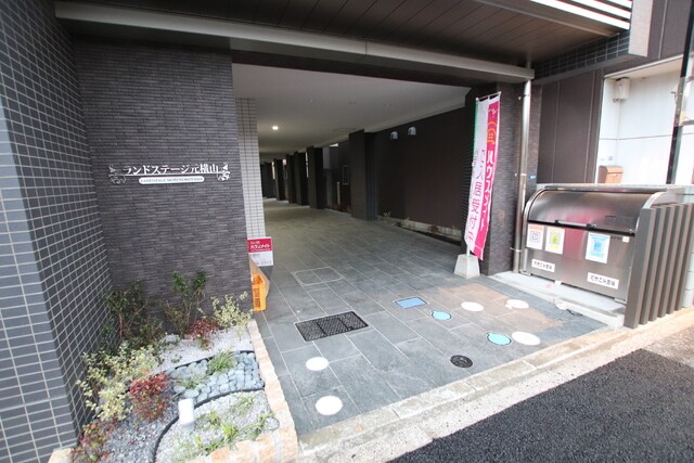 物件外観写真6　(建物入口)