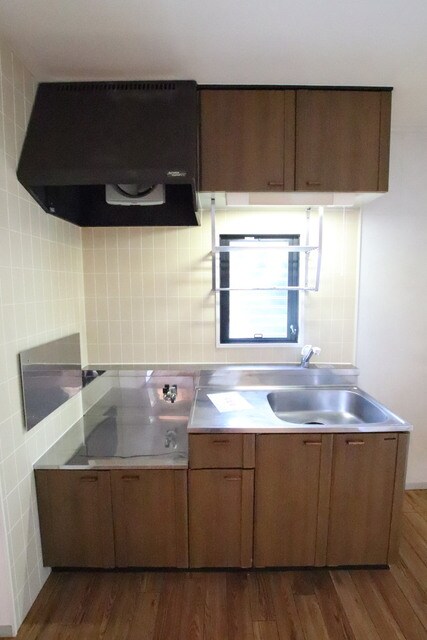 物件内観写真6　(キッチンに窓があります♪)