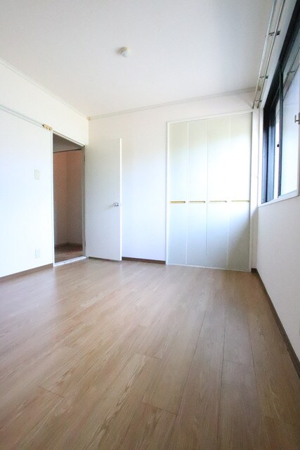 物件内観写真7　(6帖の洋室です♪)