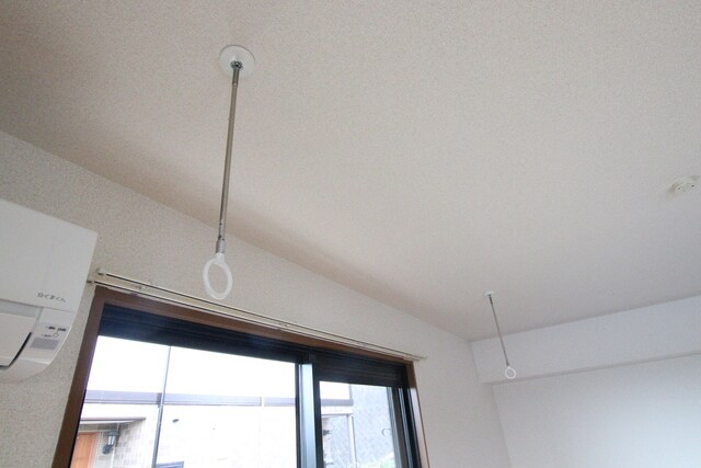 物件内観写真11　(室内物干し竿です)