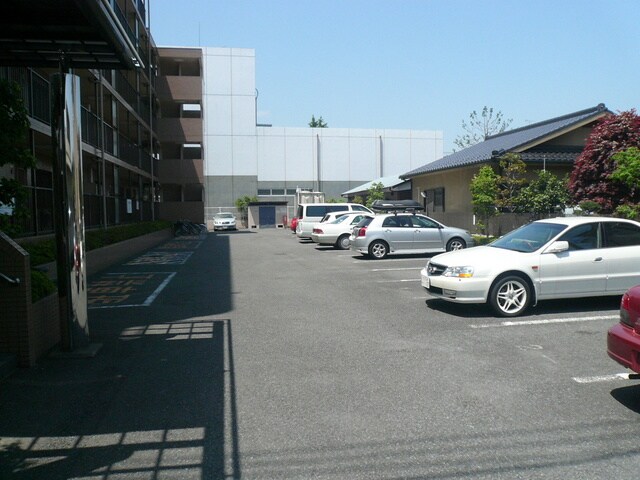 物件外観写真7　(駐車場（空き要確認）)