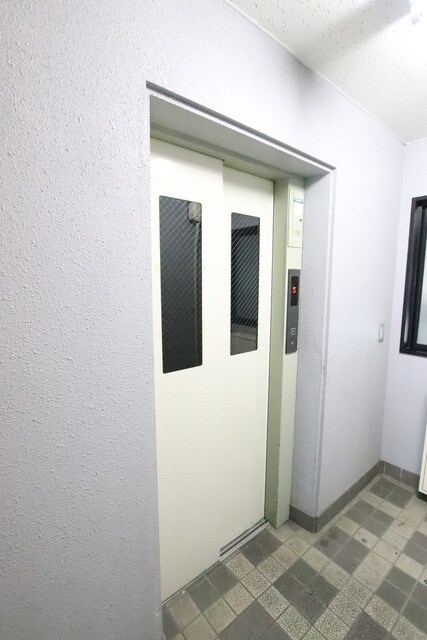 物件外観写真4　(エレベーター)
