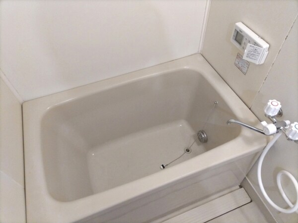 バス／シャワールーム等(浴槽です)