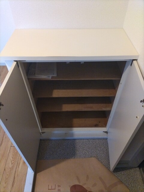 玄関(シューズボックスです)