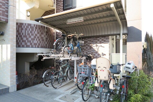 物件外観写真6　(駐輪場)