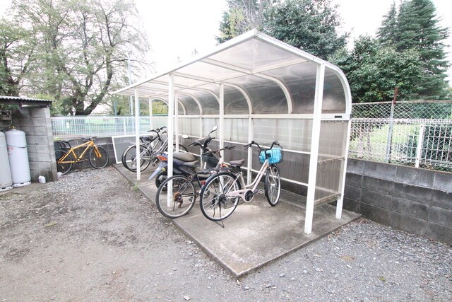 物件外観写真5　(駐輪場です)