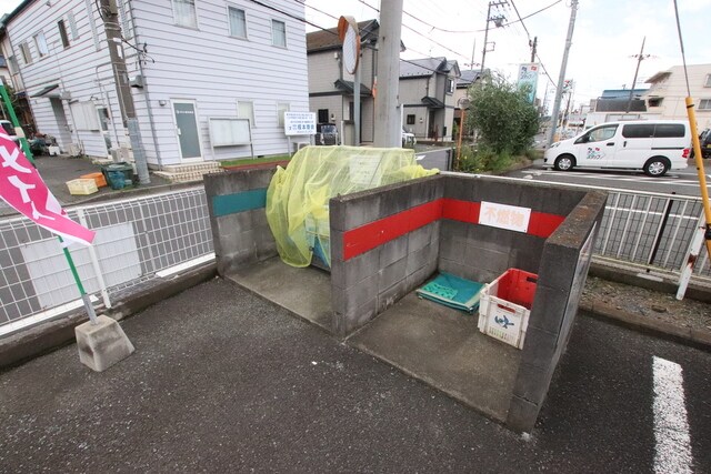 物件外観写真6　(ゴミ置き場)