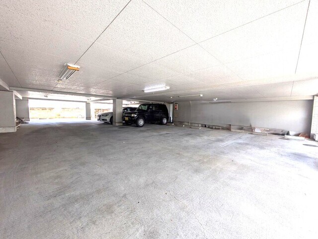 物件外観写真5　(駐車場)