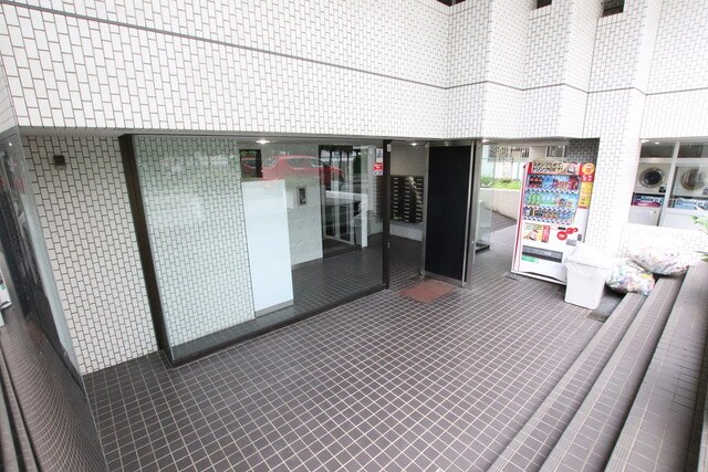 物件外観写真6　(エントランス入り口)