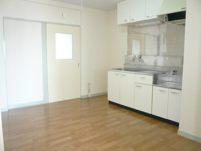 物件内観写真6　(6帖のダイニングキッチン♪)