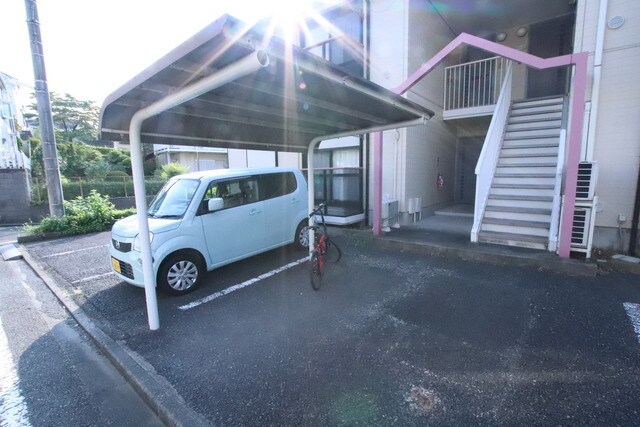 物件外観写真7　(屋根付き駐輪場♪)