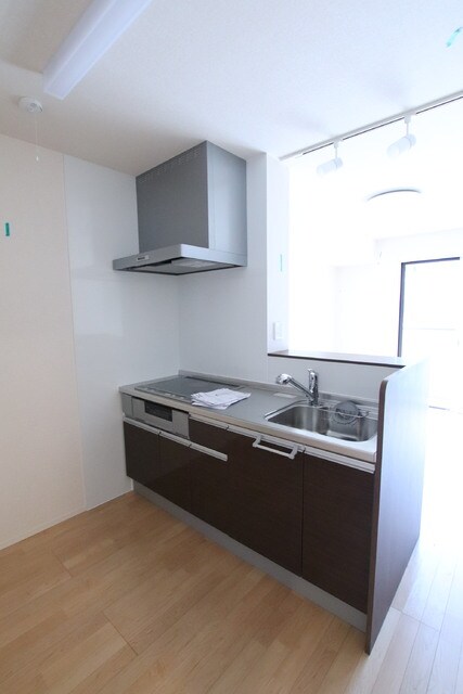 キッチン(リビングの照明は設備でありません。)