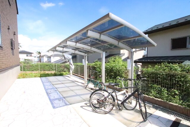共用設備(屋根付き駐輪場)