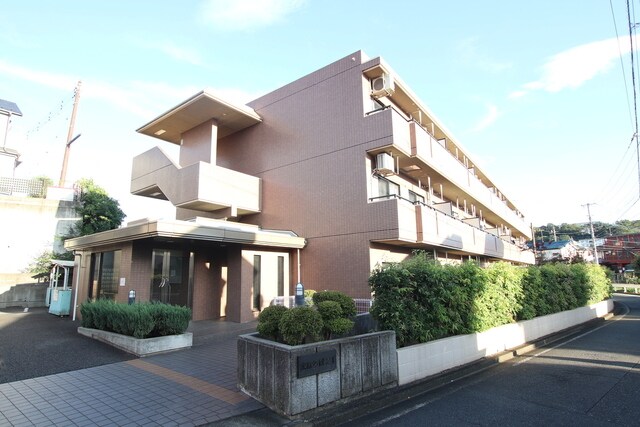 物件外観写真1　(オートロック付きマンションです♪)