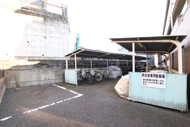物件外観写真4　(敷地内駐輪場♪)