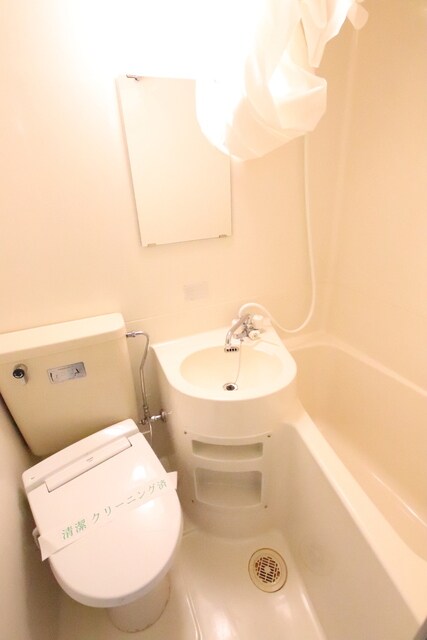 物件内観写真7　(バストイレ同室です♪)