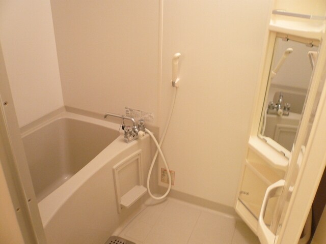 物件内観写真8　(人気のバストイレ別♪※別室参考写真)