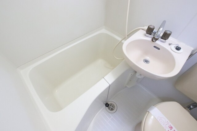 物件内観写真20　(バス・トイレ同室)