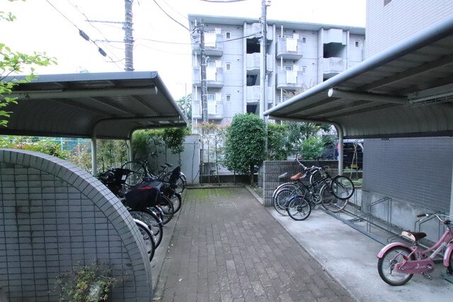 物件外観写真6　(駐輪場♪)